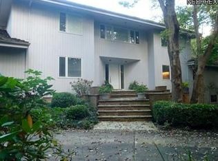 17 Laurel Hill Ln, Pepper Pike, OH 44124