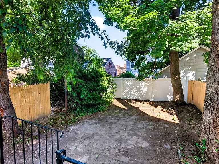 344 Gardner Ave — Photo 15