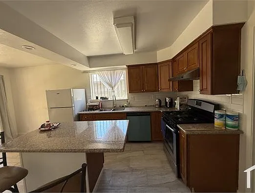 3 bed, 1193 sqft, $2,800 — Photo 2