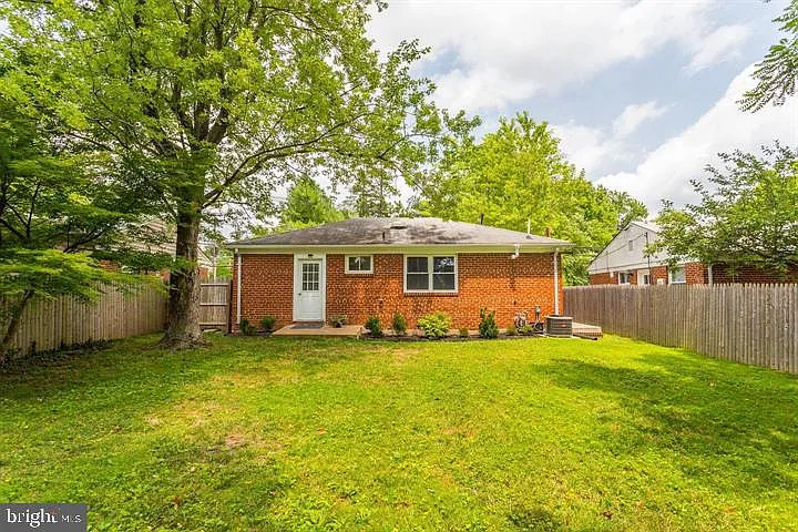 3 bed, 1.0 bath, 840 sqft, $2,750 — Photo 4