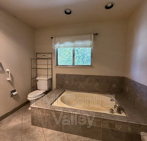 1725 Edgebrook Dr #C — Photo 15