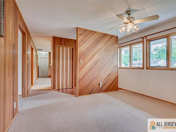 3rd image of 21 Tyndall Rd