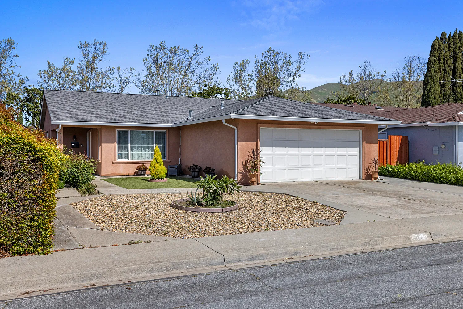 4 bed, 1396 sqft, $4,700 — Photo 1