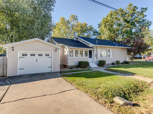 918 N Chestnut St, Litchfield, IL 62056