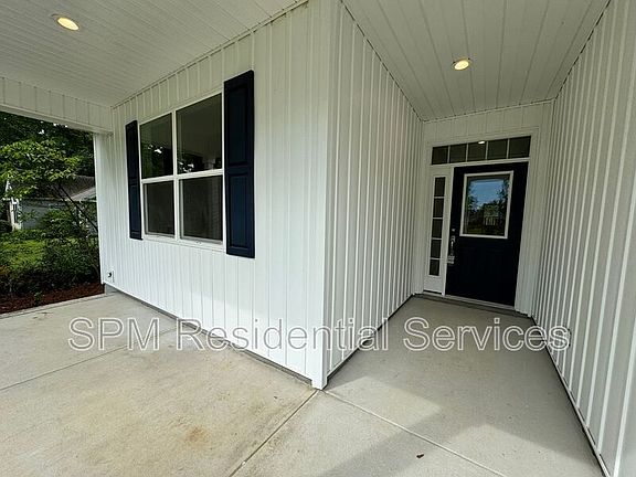 2nd image of 1121 Echo Dr NE