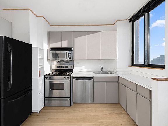 5th image of 304 E 65th St APT 35B