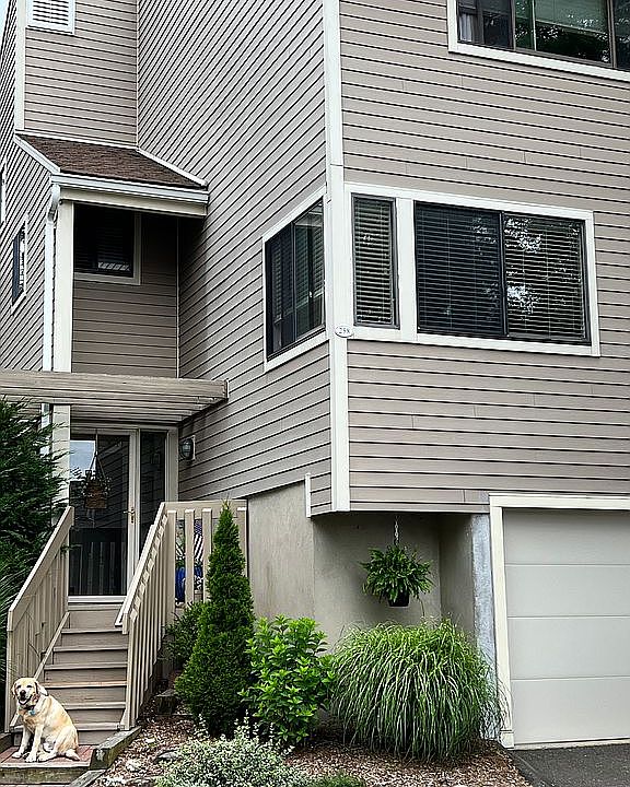 2nd image of 258 Sunrise Hill Ln
