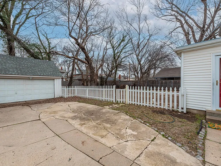 425 N Bluff Ave — Photo 11