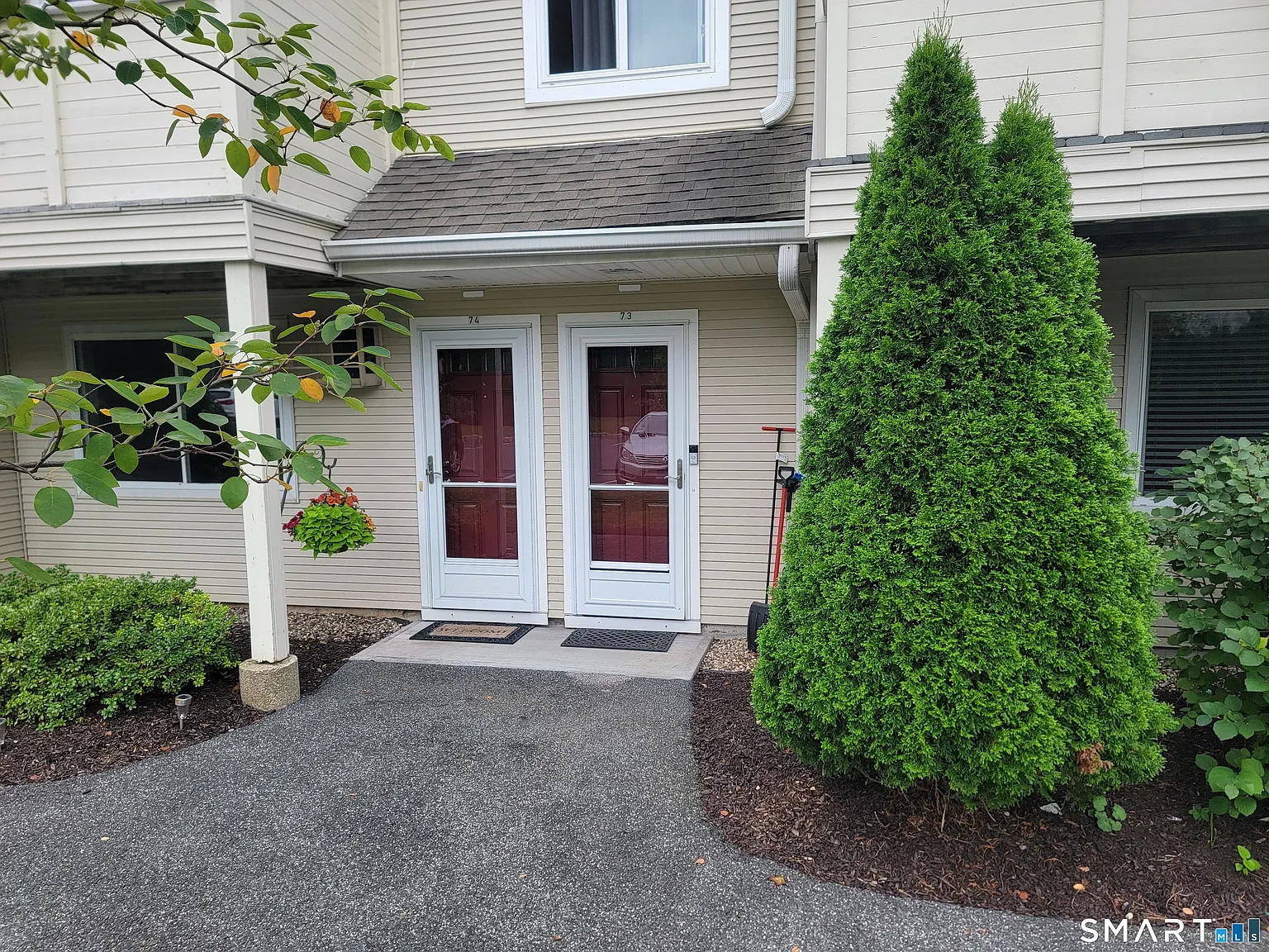 2 bed, 1.0 bath, 1025 sqft, $2,500 — Photo 2