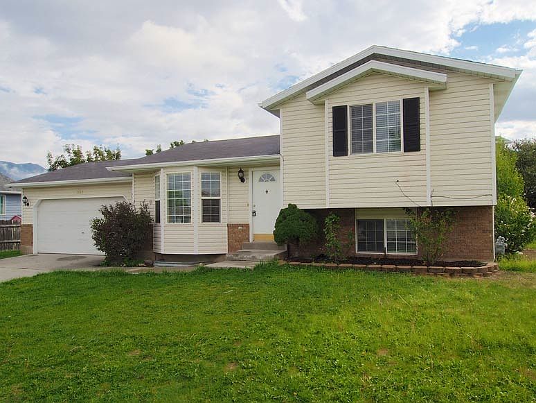 1st image of 828 White Pine Dr