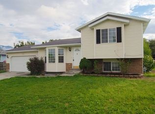 828 White Pine Dr, Tooele, UT 84074