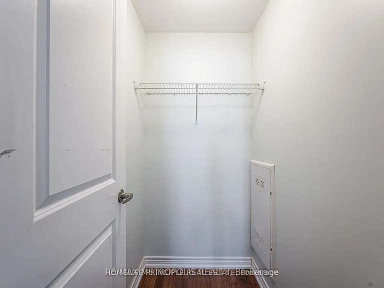 9621 Jane St #6 — Photo 23