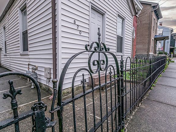 3rd image of 820 Ann St