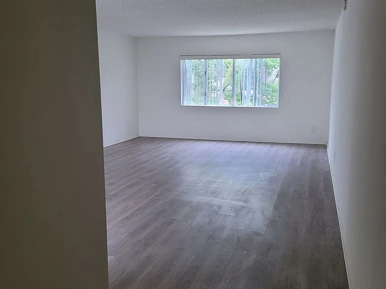100 - Kimberly Apartments — Photo 14