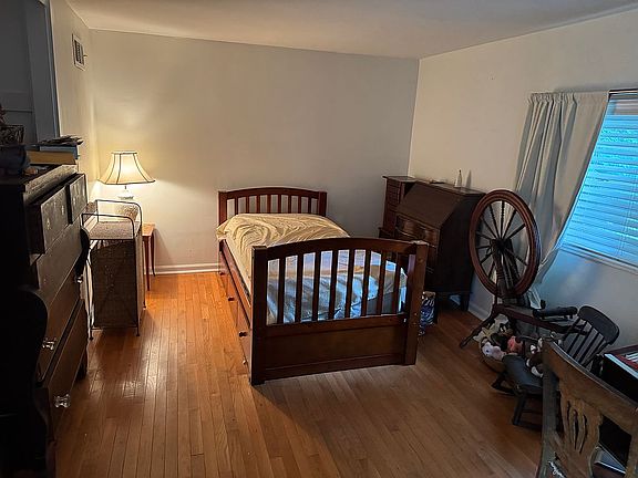3rd image of 72 Nichols Ave