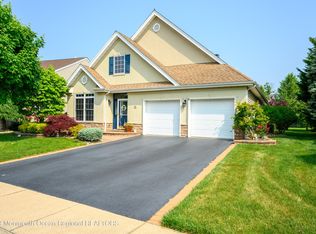 13 Crawford Rd, Manalapan, NJ 07726