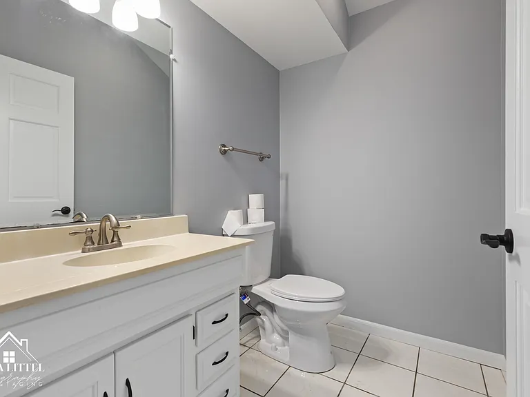 1523 Greenlake Dr — Photo 12
