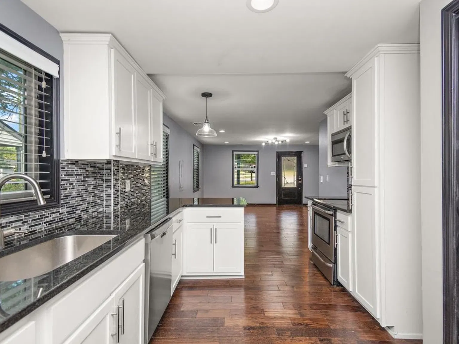 2 bed, 994 sqft, $2,000 — Photo 4