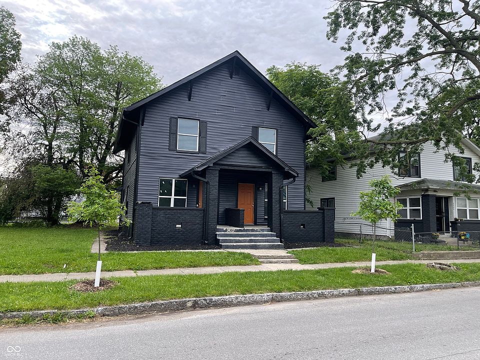 2nd image of 3247 N Kenwood Ave