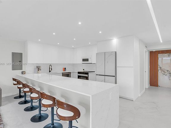 2nd image of 20441 NE 30th Ave APT 424-9