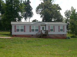 137 Woodcliff Dr, Wellford, SC 29385