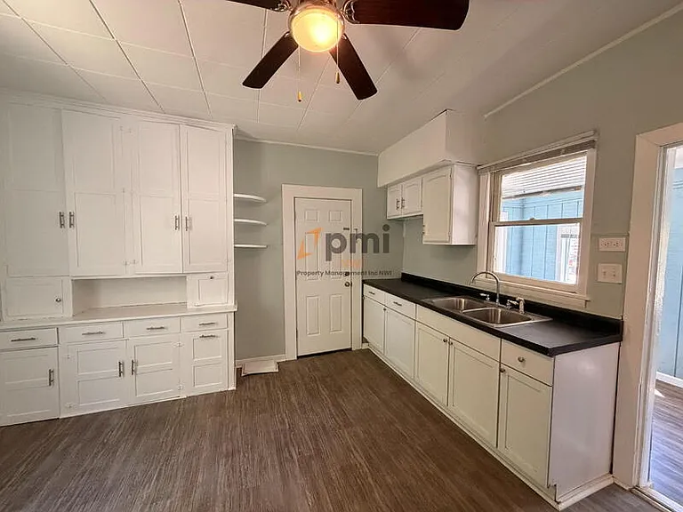 422 Hoyt St #1 — Photo 2