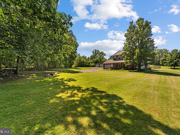 3rd image of 24 Hendricks Rd