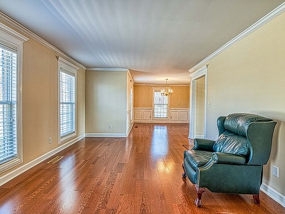 5th image of 200 Harrington Dr