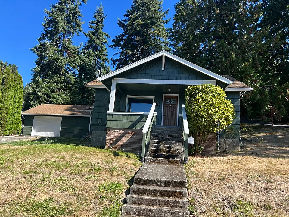 882 SE Adams Ave