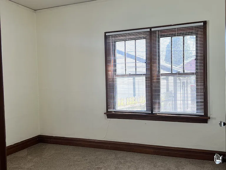 43 N Lewis Ave — Photo 6