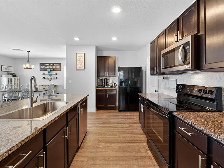 11176 Leland Groves Dr — Photo 14
