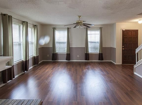 4th image of 819 Wyndham Pl
