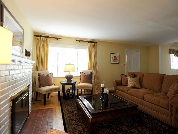 3rd image of 2411 N Upshur St
