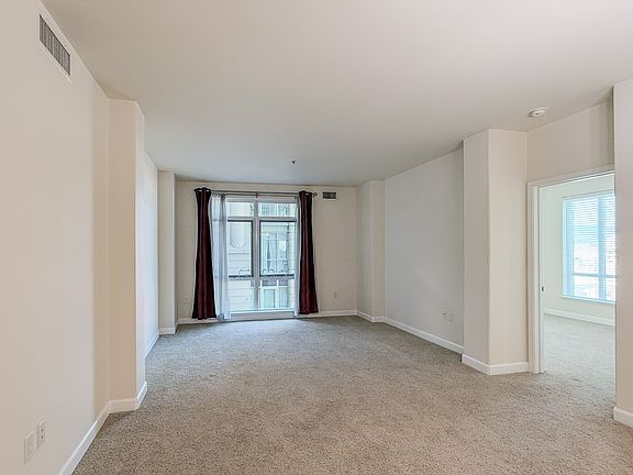 2nd image of 423 7th St Unit 404
