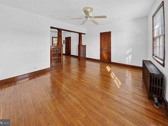 5th image of 4004 7th St NE