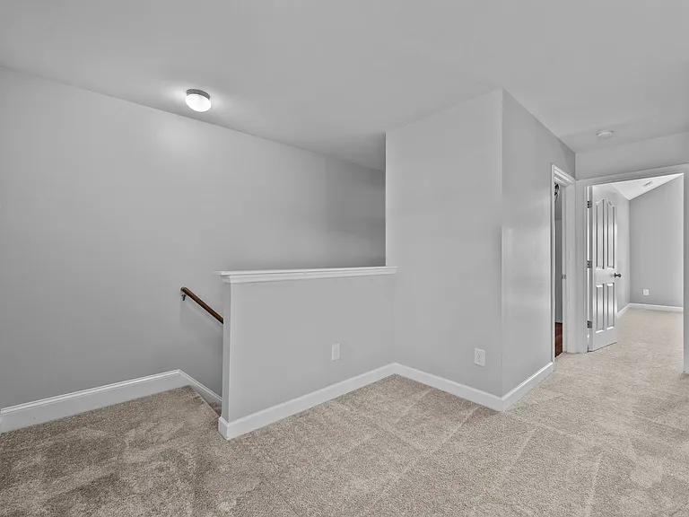 210 Wedgefield Cir — Photo 13