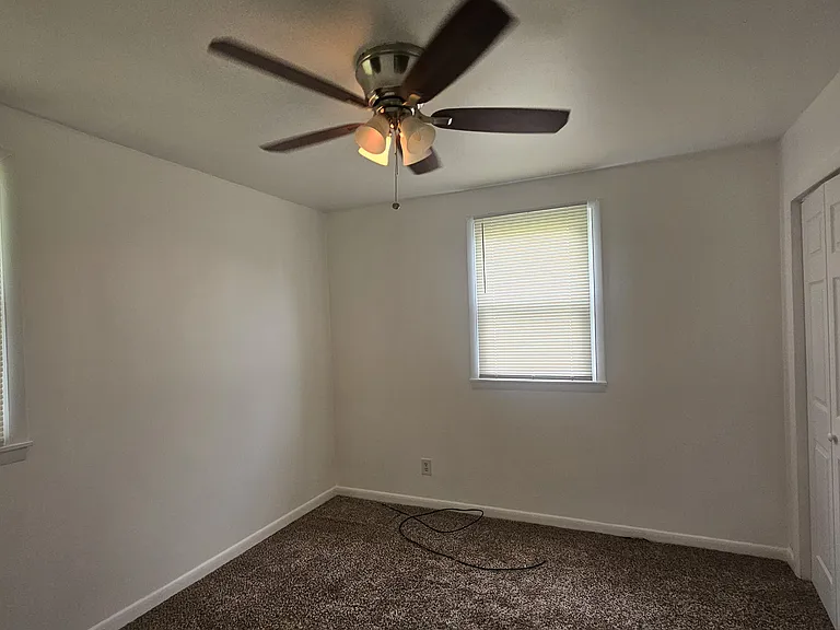 1404 Algona Rd — Photo 6