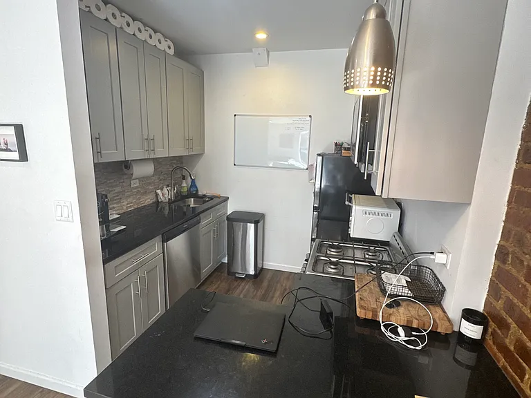 246 10th Ave #4A — Photo 8