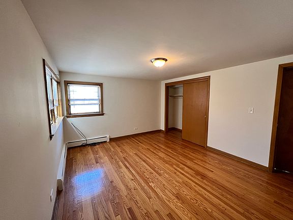 2nd image of 4420 N Winchester Ave APT 1E