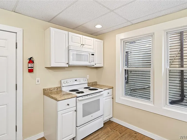 76 Vernon Pl #LOWER — Photo 9