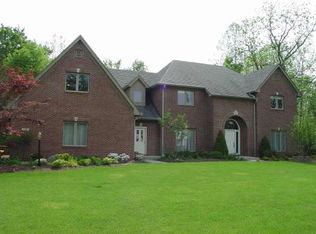 140 S Maxwell Ct, Zionsville, IN 46077