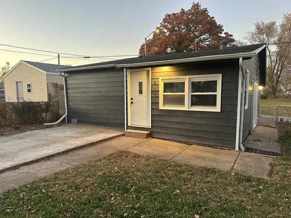 411 2nd Ave #C, Silvis, IL 61282