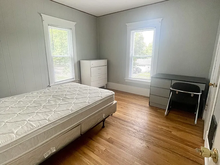 22 Frank St #2 — Photo 2