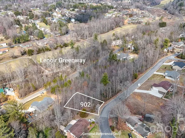 902 Woodbine Pl NE, Lenoir, NC 28645