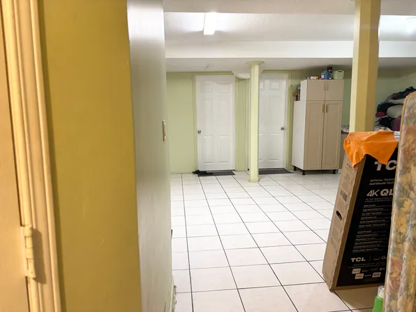 573 Warhol Way #2, Mississauga, ON L5W 1M2