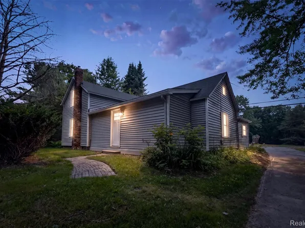 420 N Baldwin Rd, Clarkston, MI 48348