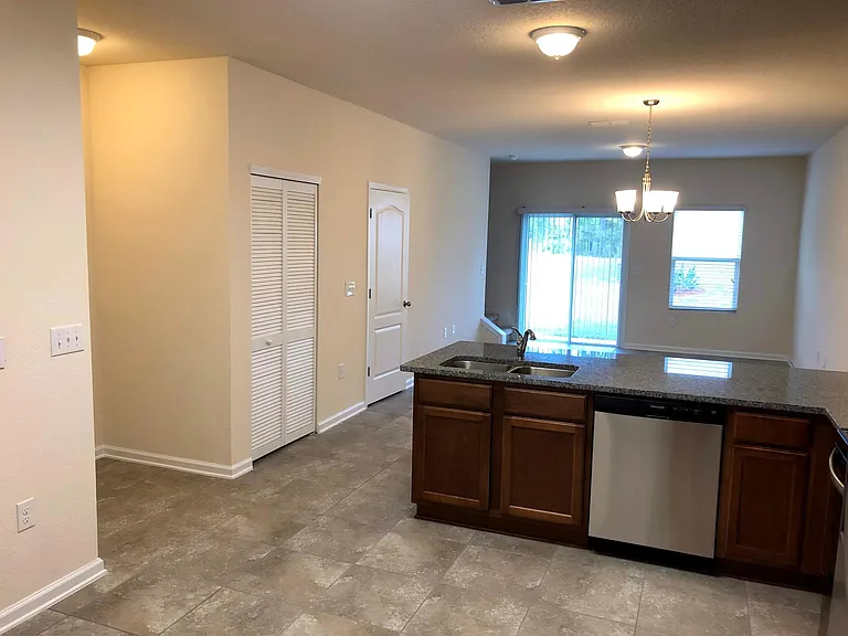 733 Servia Dr — Photo 4