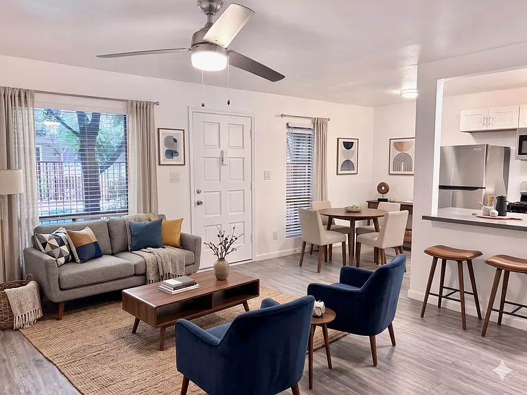 Coronado 137 — Photo 17