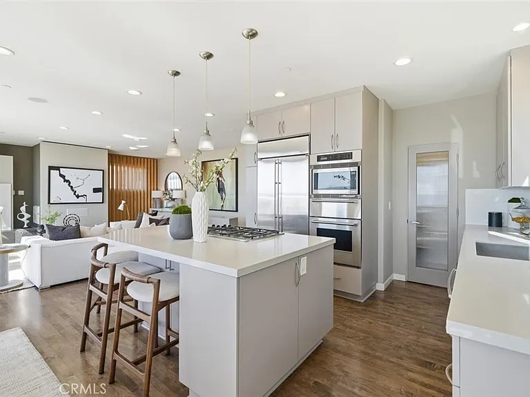 2406 Ocean Dr — Photo 10