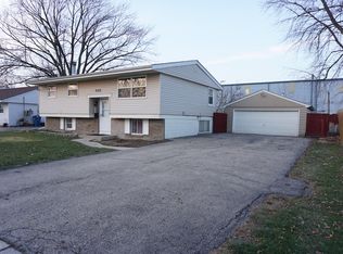745 Tinley Dr, Aurora, IL